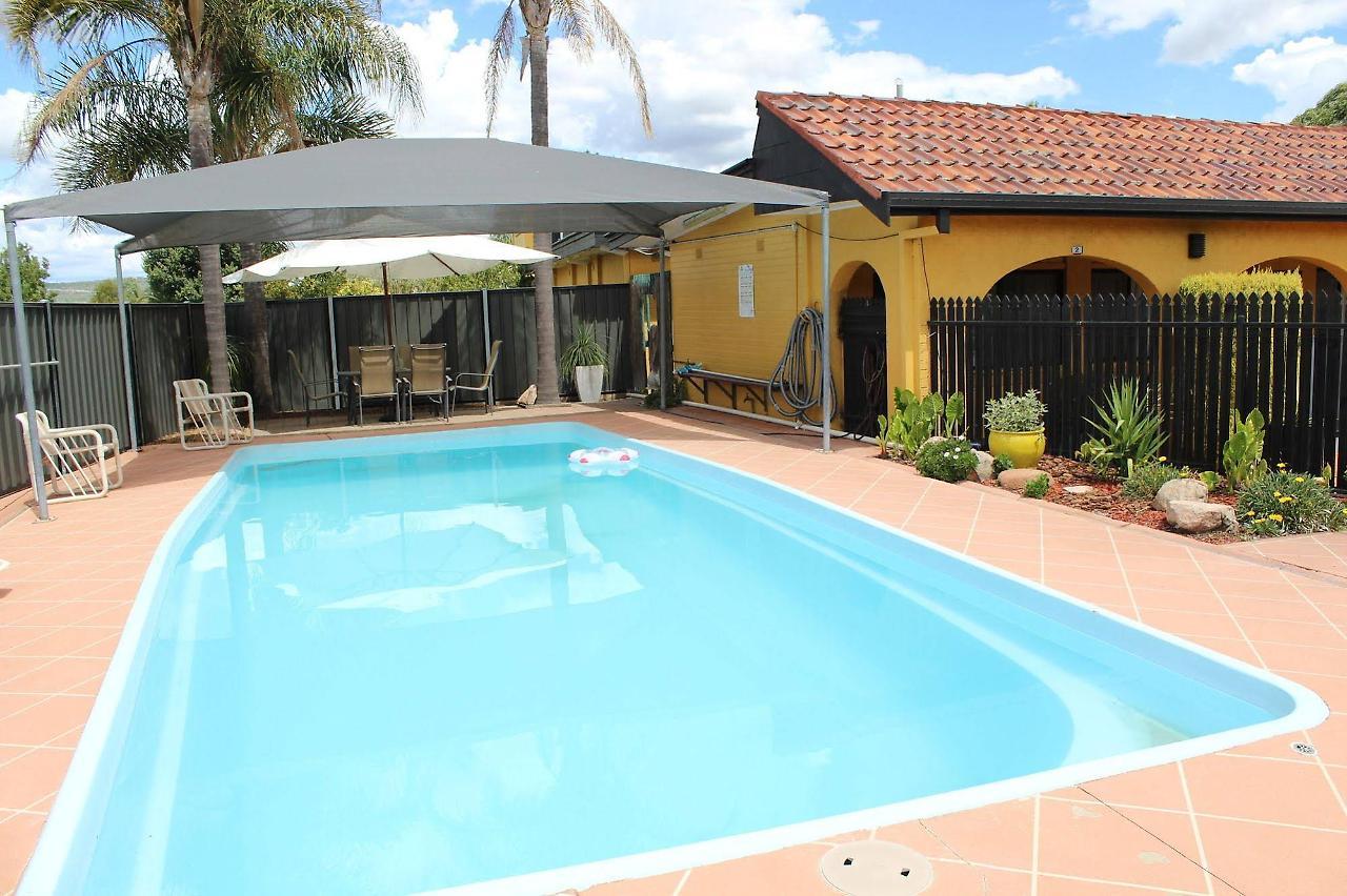 Twin Swans Motel Инверелл Экстерьер фото