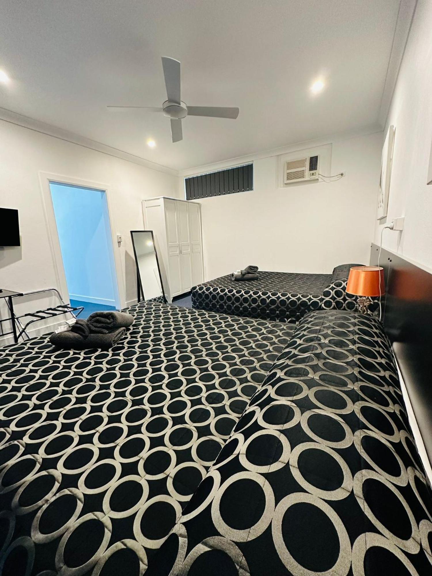 Twin Swans Motel Инверелл Экстерьер фото