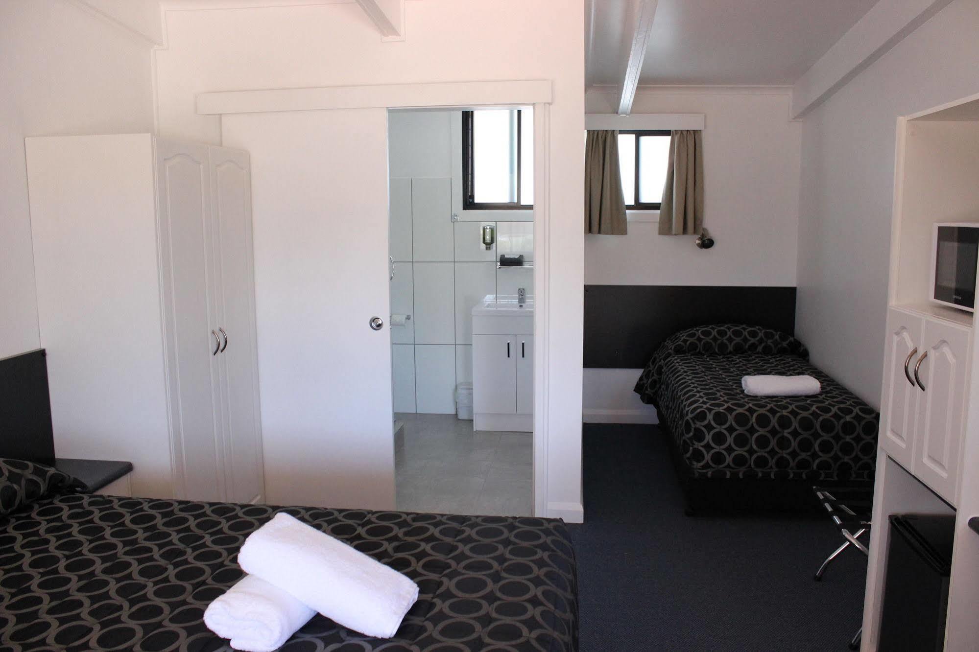 Twin Swans Motel Инверелл Экстерьер фото